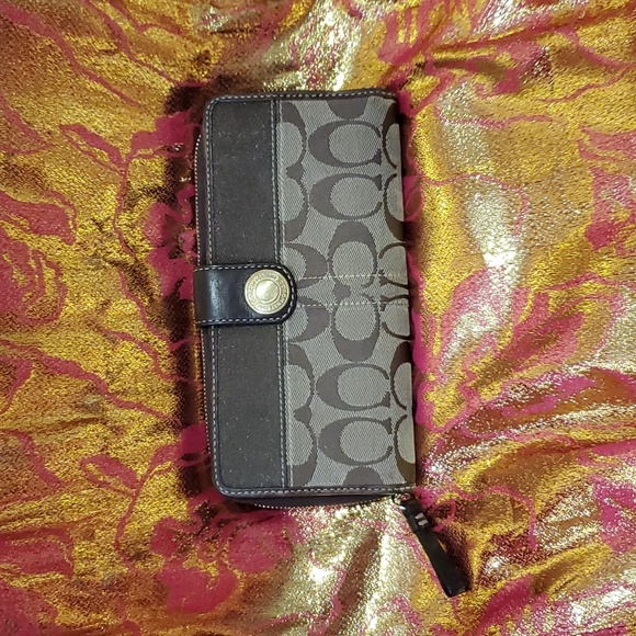 Wallet - Picture 1 of 14